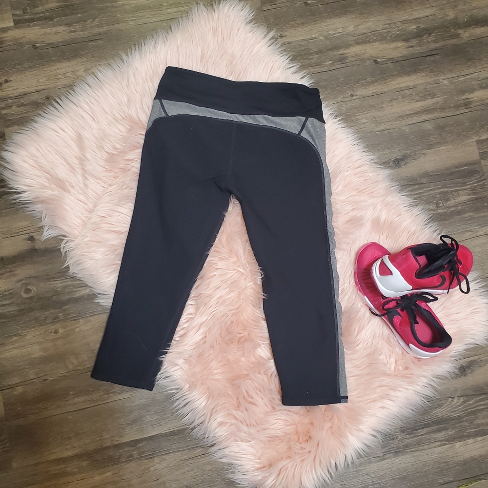 Reversible Fabletics Crops - Picture 5 of 5
